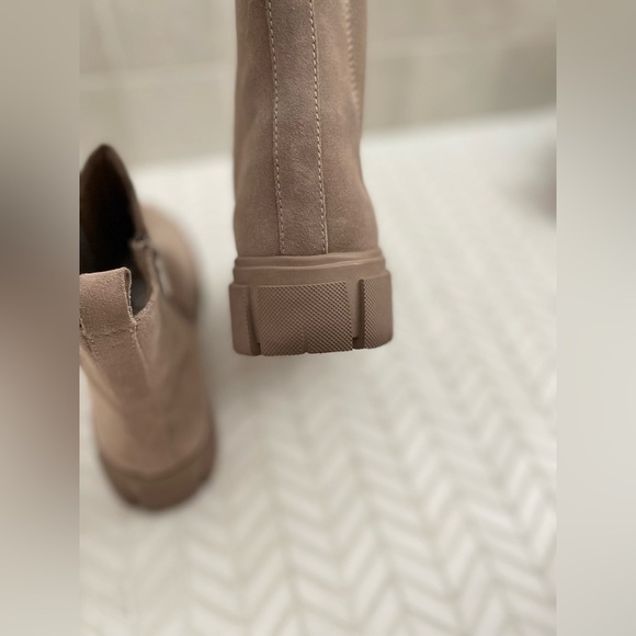 Women's Tan Ankle Boots - Picture 14 of 14